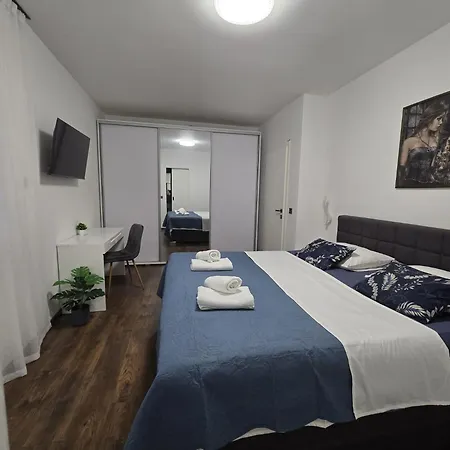 Lala فيلة Kaštela